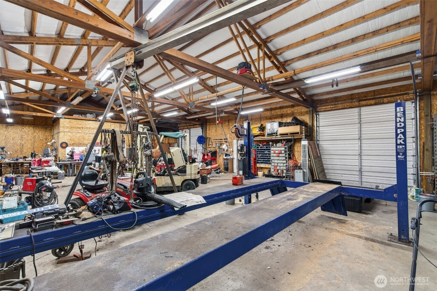 943 Fall Creek Road Longview, WA 98632 - Photo 30 of 40 a view of a room with gym equipment