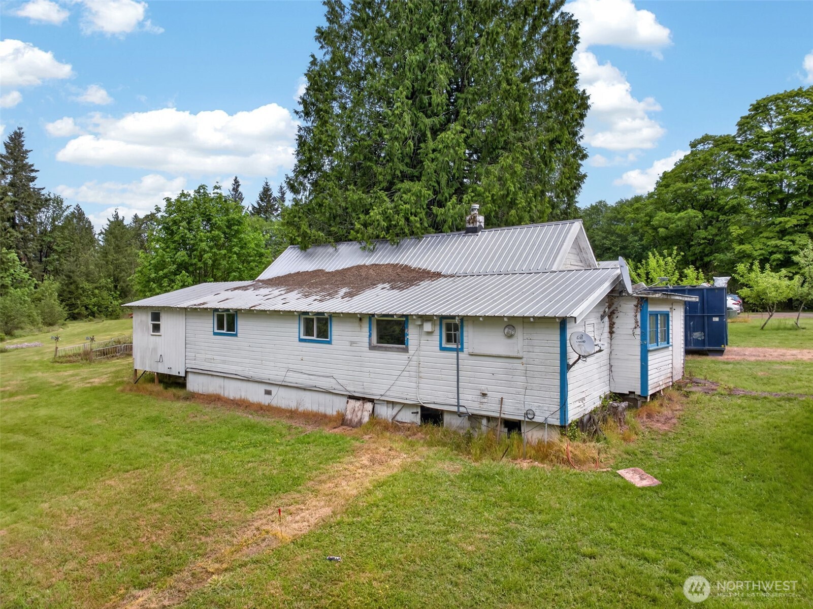 943 Fall Creek Road Longview, WA 98632 - Photo 5 of 40 a small house with a big yard and large trees