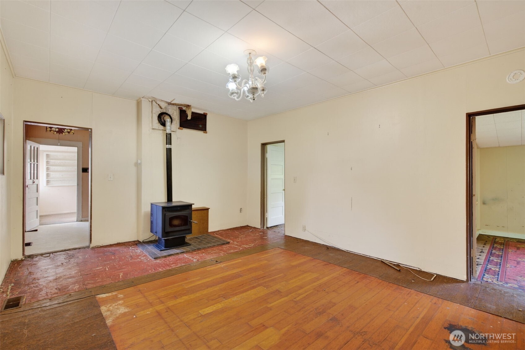 943 Fall Creek Road Longview, WA 98632 - Photo 9 of 40 a view of a livingroom with a staircase