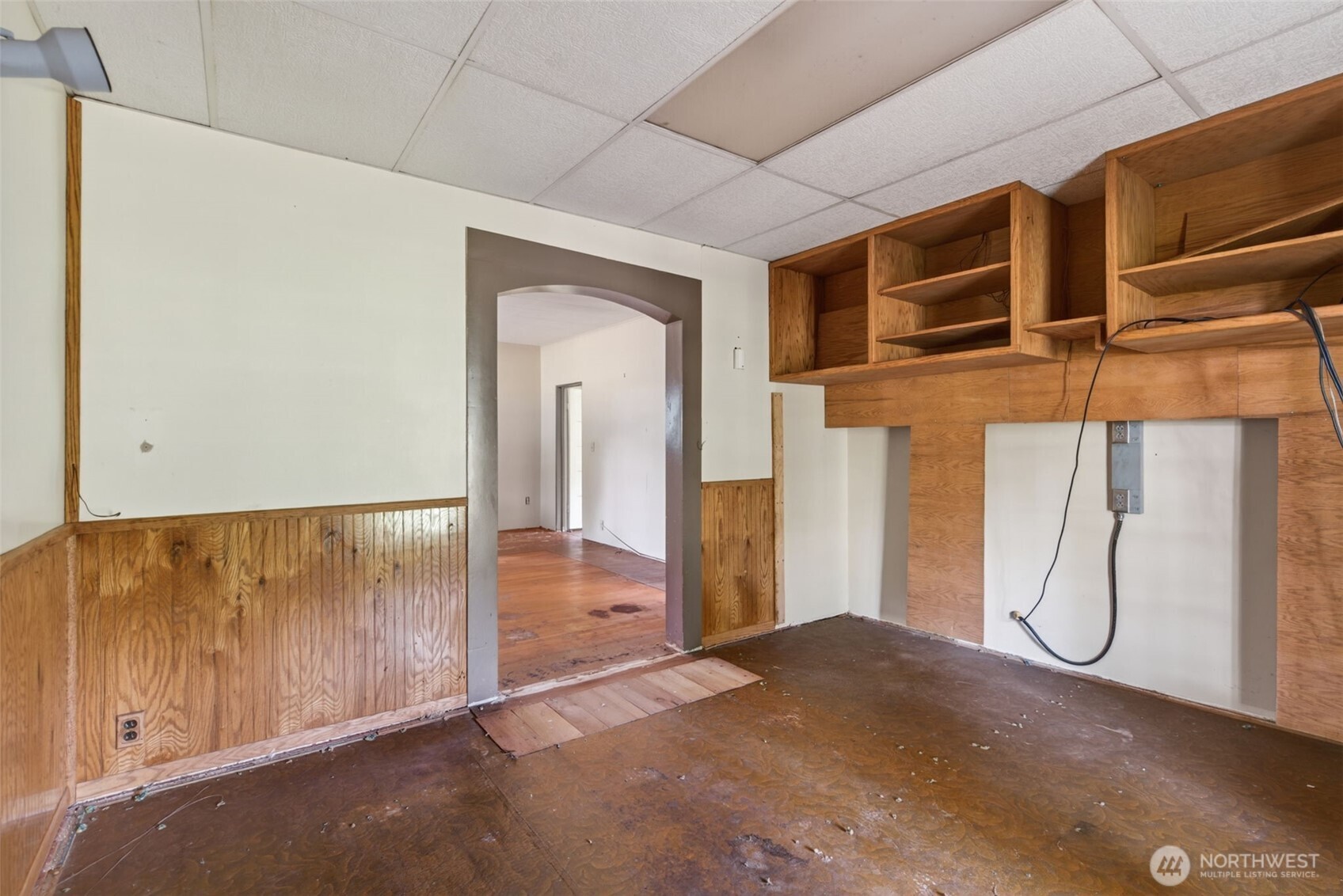 943 Fall Creek Road Longview, WA 98632 - Photo 10 of 40 a view of a room with rack on the wall