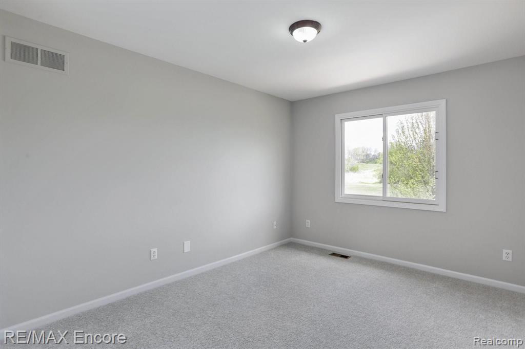 6791 Oakhurst Ridge Road Clarkston, MI 48348 - Photo 27 of 37