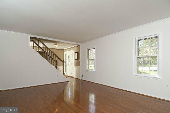 3127 Flintlock Road Fairfax, VA 22030 - Photo 18 of 30 Living Room
