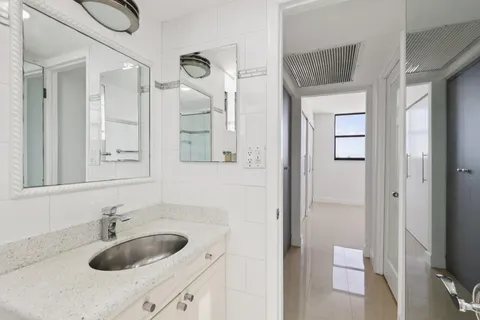 $640,000 | 6450 Collins Avenue, Unit 901, Miami Beach, FL 33141