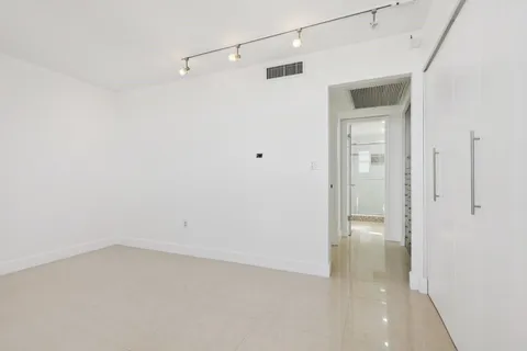$640,000 | 6450 Collins Avenue, Unit 901, Miami Beach, FL 33141