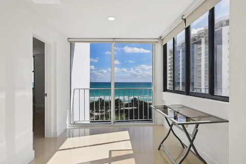 $640,000 | 6450 Collins Avenue, Unit 901, Miami Beach, FL 33141