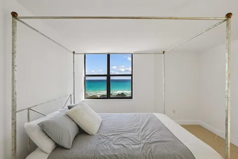 $640,000 | 6450 Collins Avenue, Unit 901, Miami Beach, FL 33141