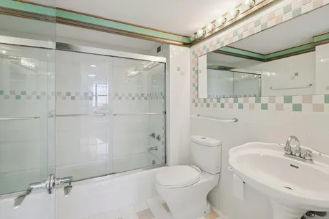 $640,000 | 6450 Collins Avenue, Unit 901, Miami Beach, FL 33141