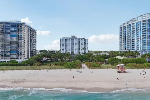 $640,000 | 6450 Collins Avenue, Unit 901, Miami Beach, FL 33141