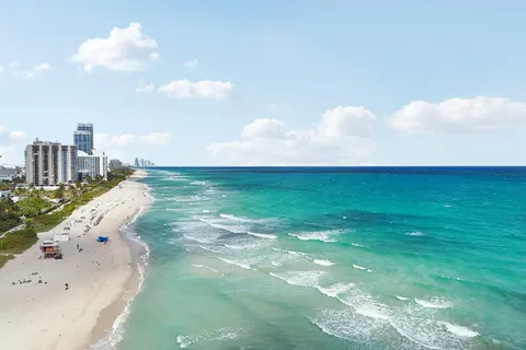 $640,000 | 6450 Collins Avenue, Unit 901, Miami Beach, FL 33141