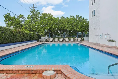 $640,000 | 6450 Collins Avenue, Unit 901, Miami Beach, FL 33141