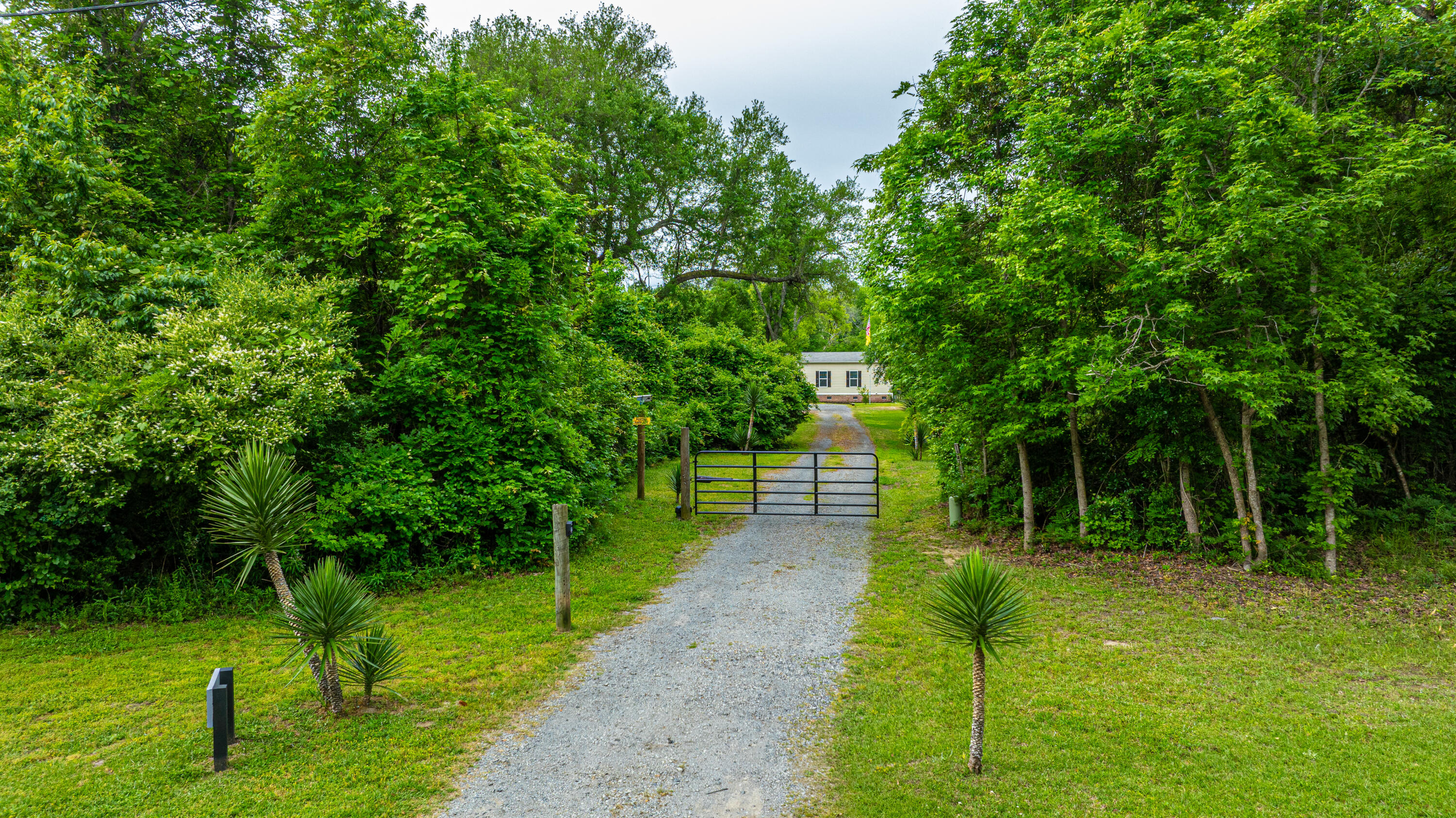 1347 Mandella Road Bonneau, SC 29431 - Photo 27 of 57 1347MandellaRd066