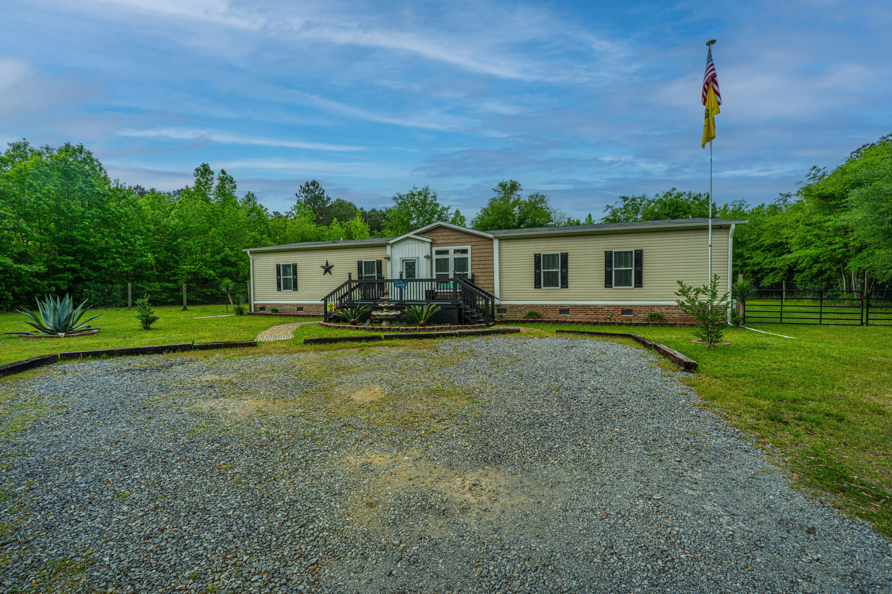 1347 Mandella Road Bonneau, SC 29431 - Photo 3 of 57 1347MandellaRd003