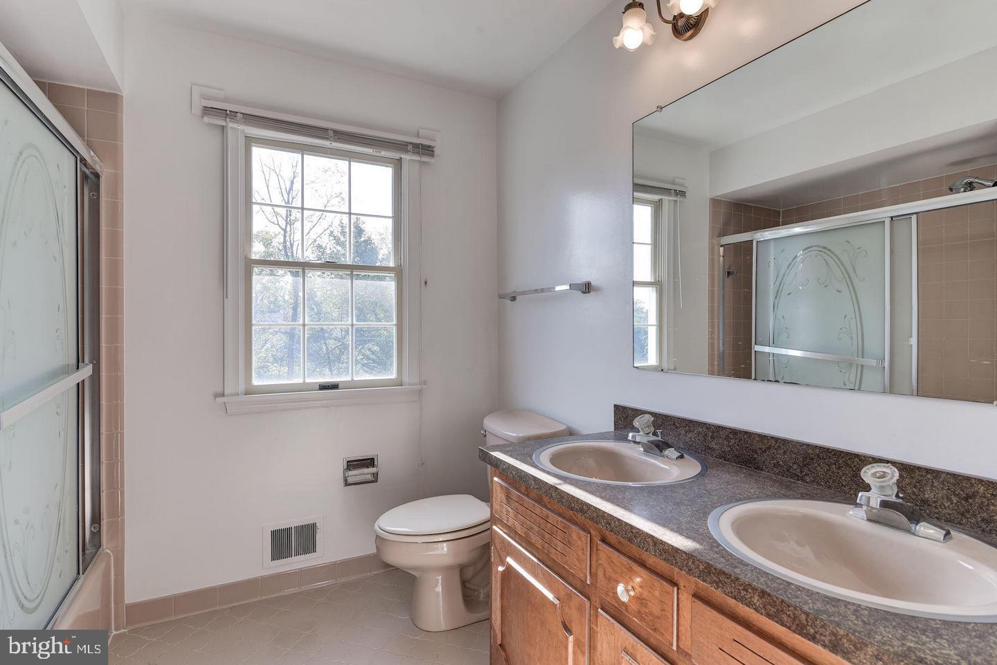 9601 Persimmon Tree Road Potomac, MD 20854 - Photo 18 of 30