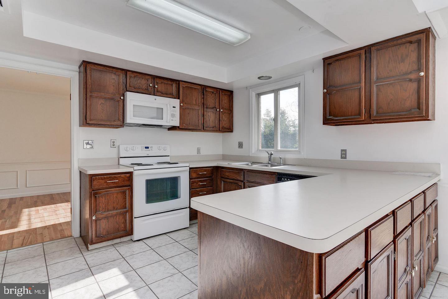 9601 Persimmon Tree Road Potomac, MD 20854 - Photo 20 of 30