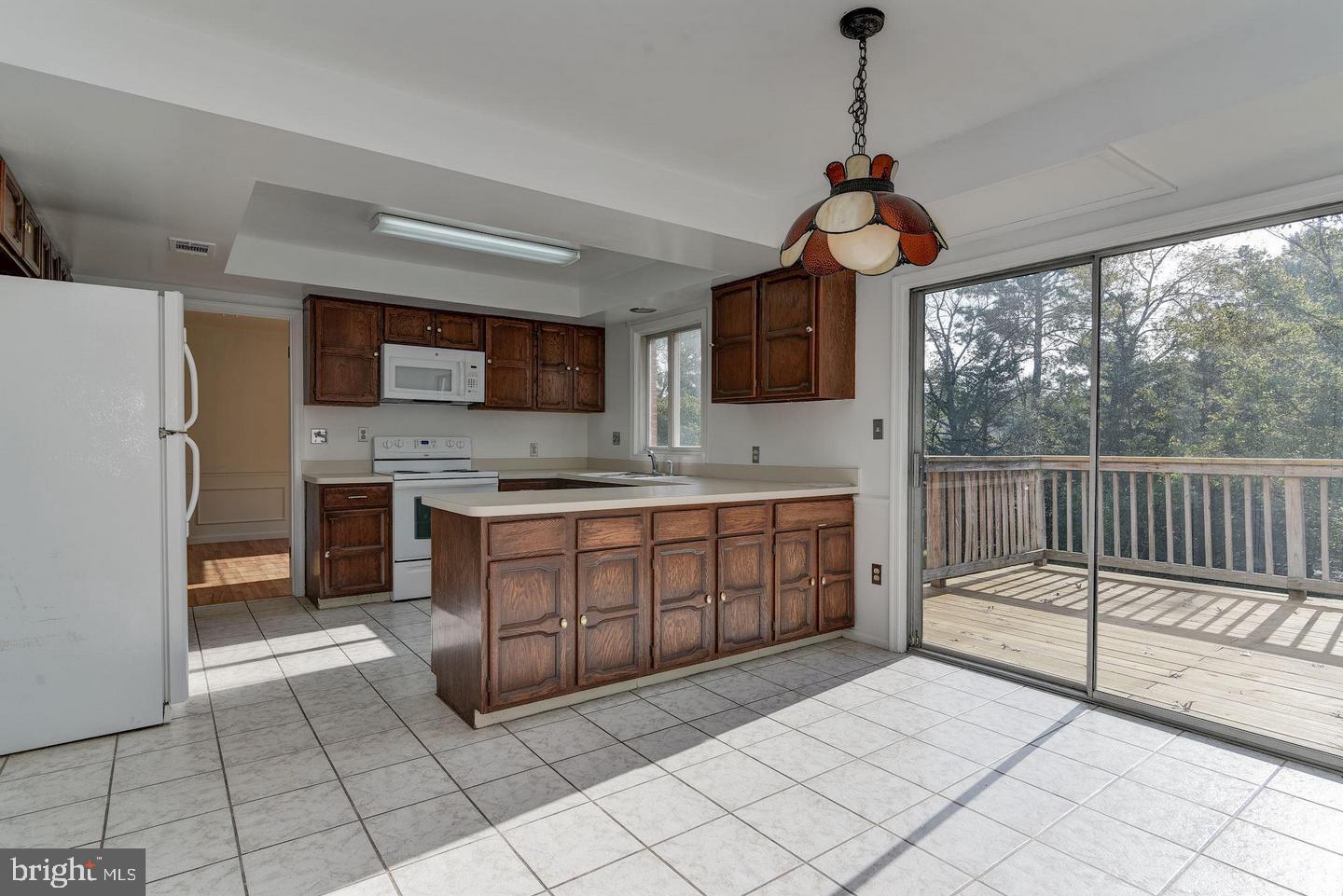 9601 Persimmon Tree Road Potomac, MD 20854 - Photo 22 of 30