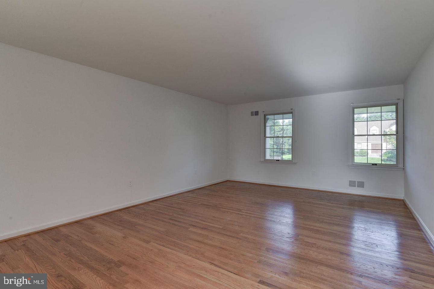 9601 Persimmon Tree Road Potomac, MD 20854 - Photo 27 of 30