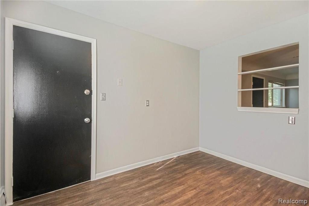 629 West Maple Road, Unit 6298 Clawson, MI 48017 - Photo 6 of 20