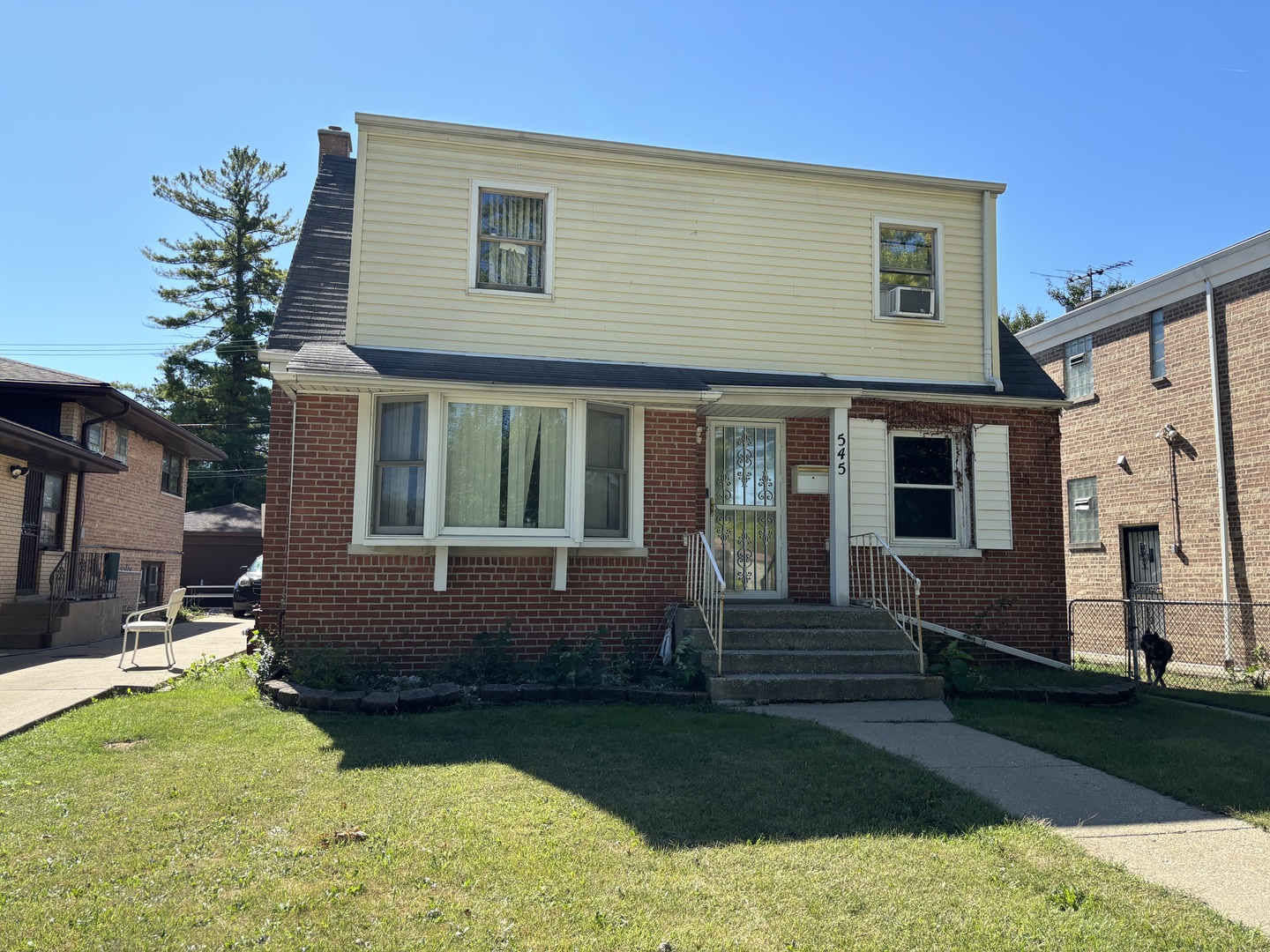 545 East 86th Street Chicago, IL 60619 - Photo 2 of 22 a view of house with garden