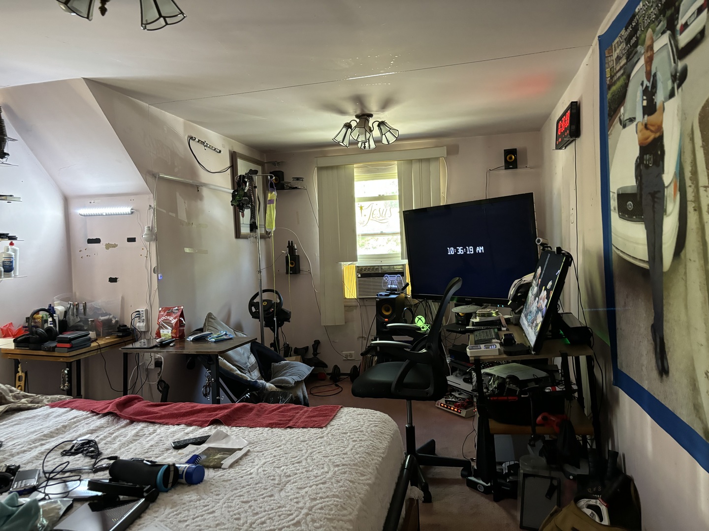 545 East 86th Street Chicago, IL 60619 - Photo 9 of 22 a room with musical instruments