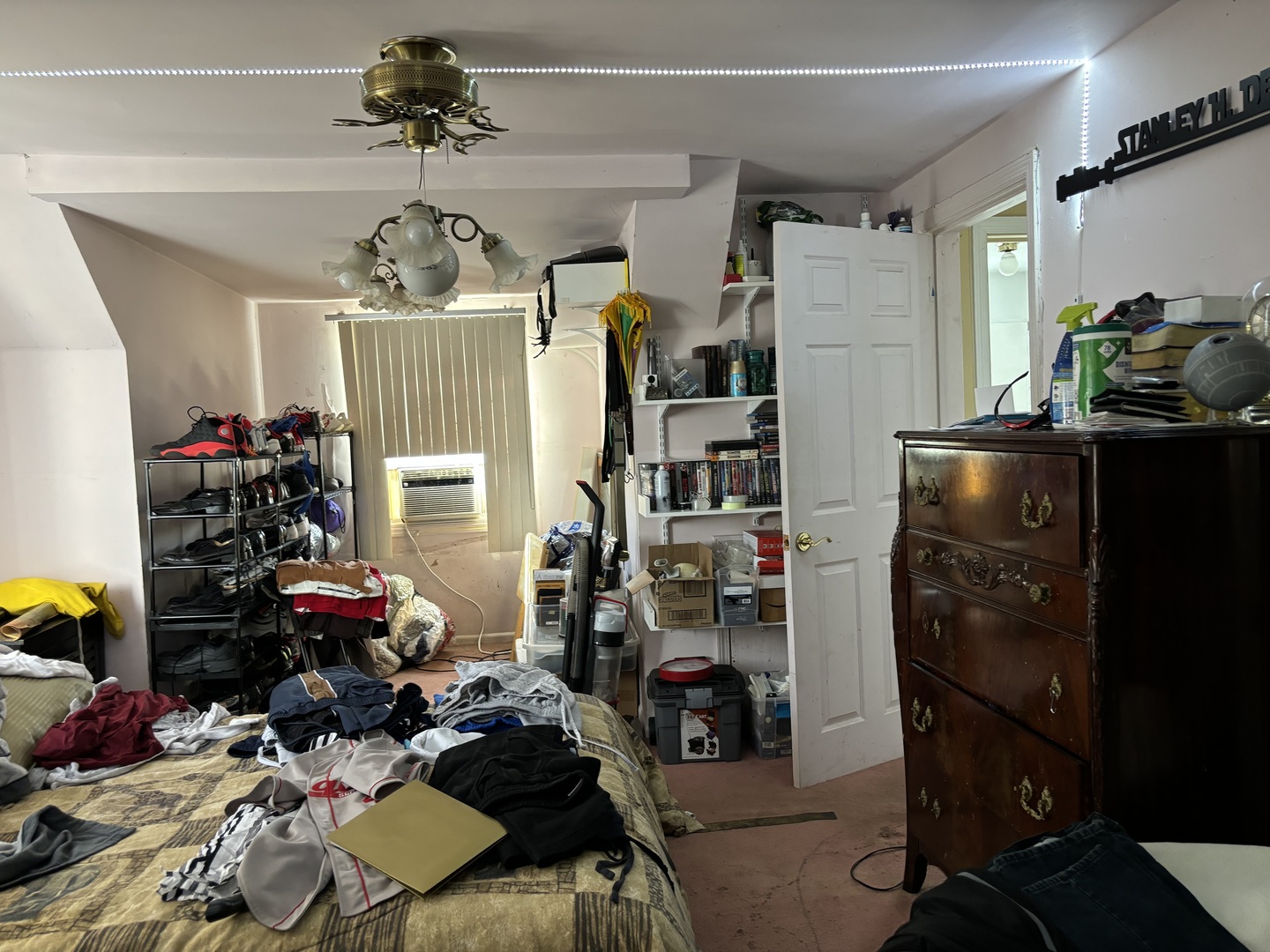 545 East 86th Street Chicago, IL 60619 - Photo 10 of 22 a room with furniture and a window