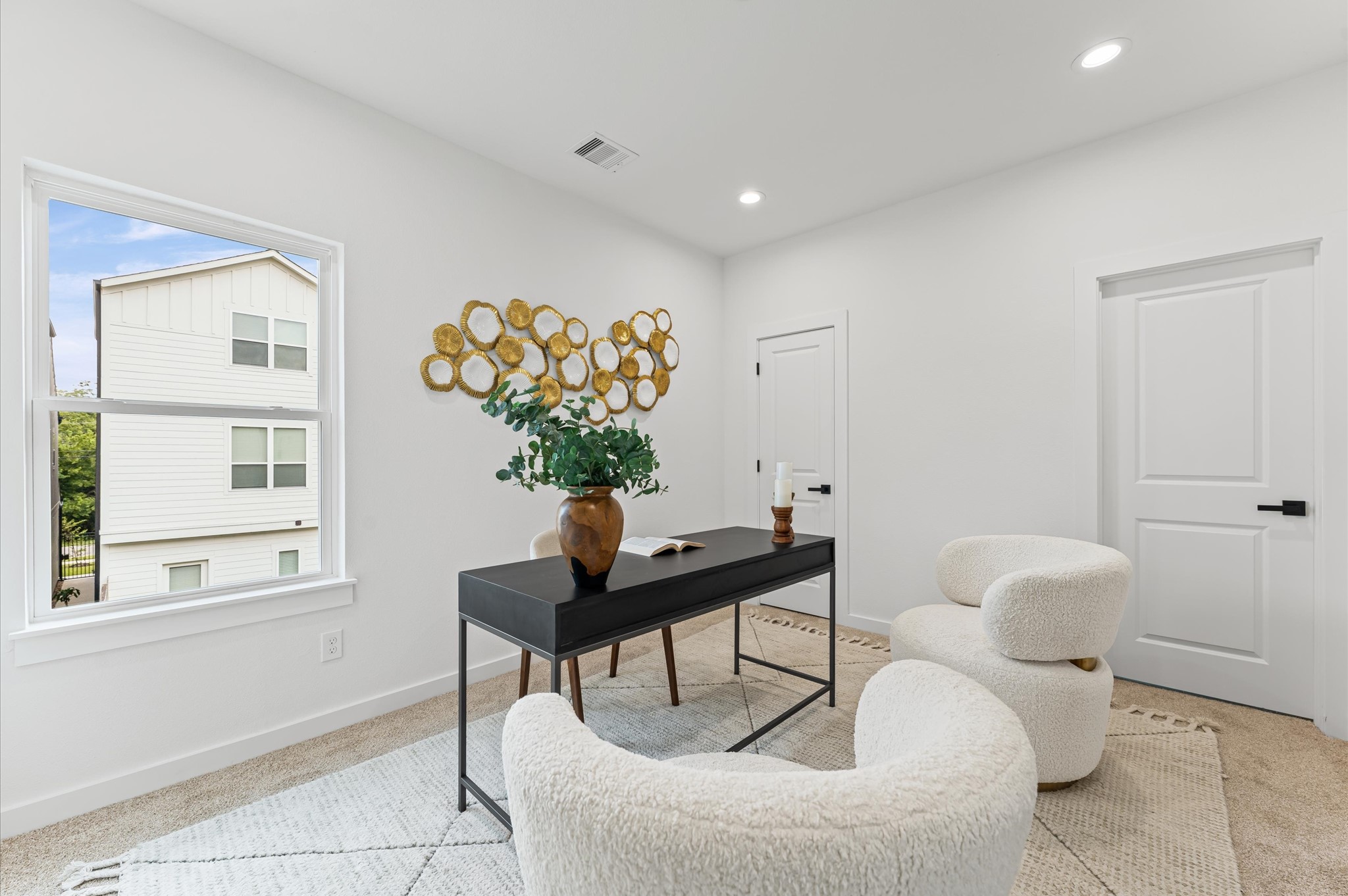 6423 Madrid Street Houston, TX 77021 - Photo 21 of 25 a living room with furniture and a window