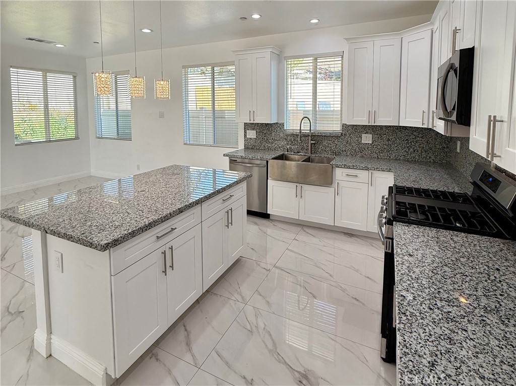 2199 Whitman Way, Unit 2 Corona, CA 92878 - Photo 4 of 16