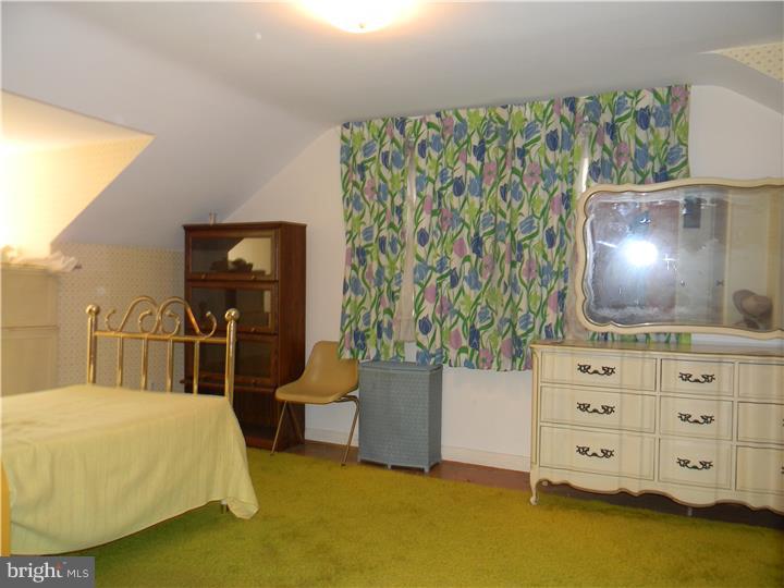 741 Winchester Road Broomall, PA 19008 - Photo 5 of 7 Gallery Image 5