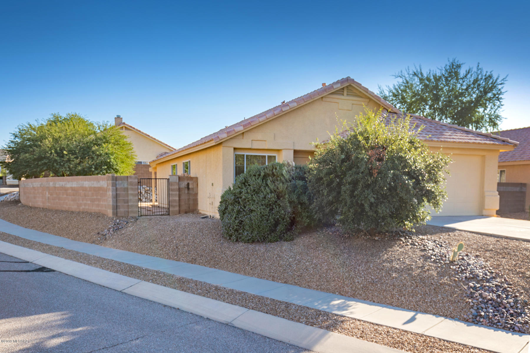 9630 East Magdalena Road Tucson, AZ 85748 - Photo 2 of 31