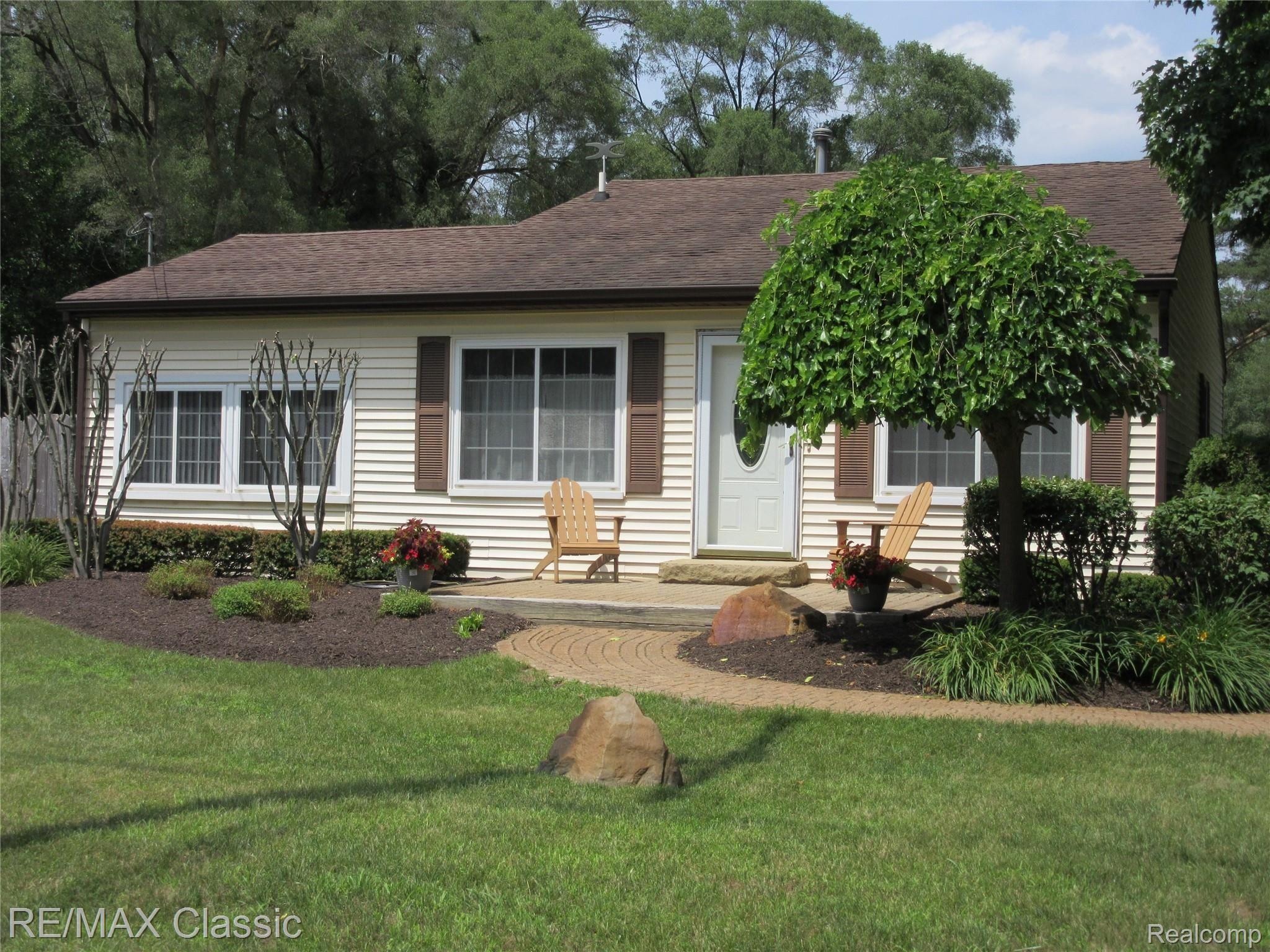10415 Maple Road Hartland, MI 48353 - Photo 1 of 23 10415 Maple 021.JPG