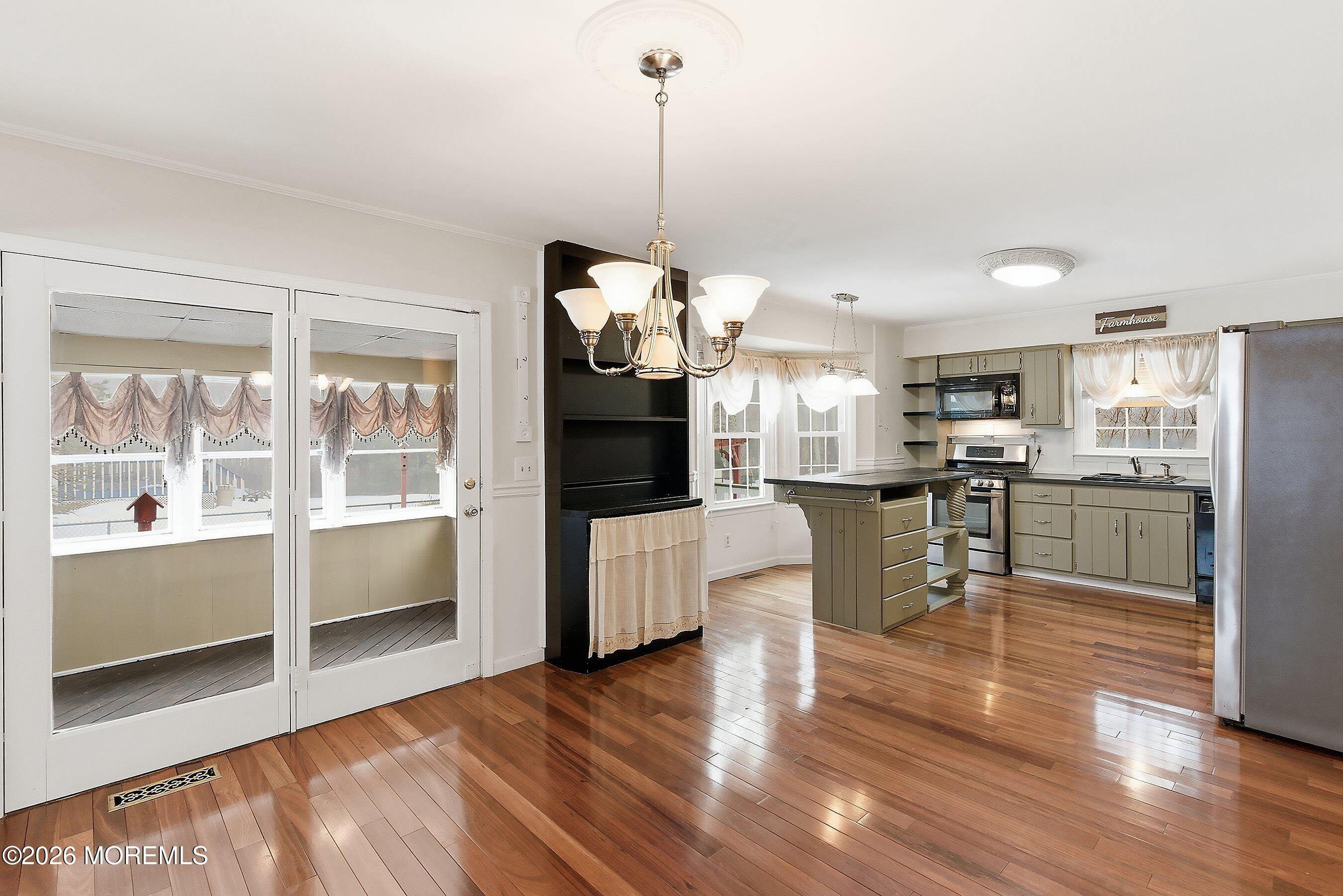 638 Freehold Road Jackson, NJ 08527 - Photo 8 of 34 08-Dining