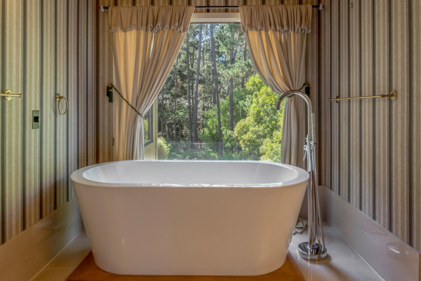 1280 Viscaino Road Pebble Beach, CA 93953 - Photo 17 of 48 a close view of tub