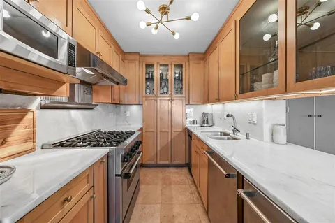 $399,000 | 3883 Turtle Creek Boulevard, Unit 2015, Dallas, TX 75219