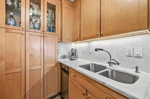 $399,000 | 3883 Turtle Creek Boulevard, Unit 2015, Dallas, TX 75219