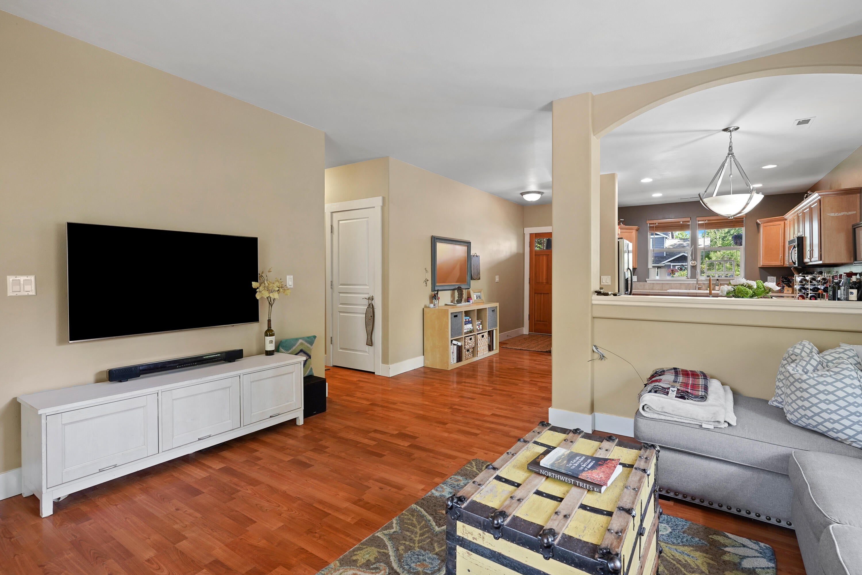 19516 Fishhawk Loop Bend, OR 97702 - Photo 11 of 30 12 living room