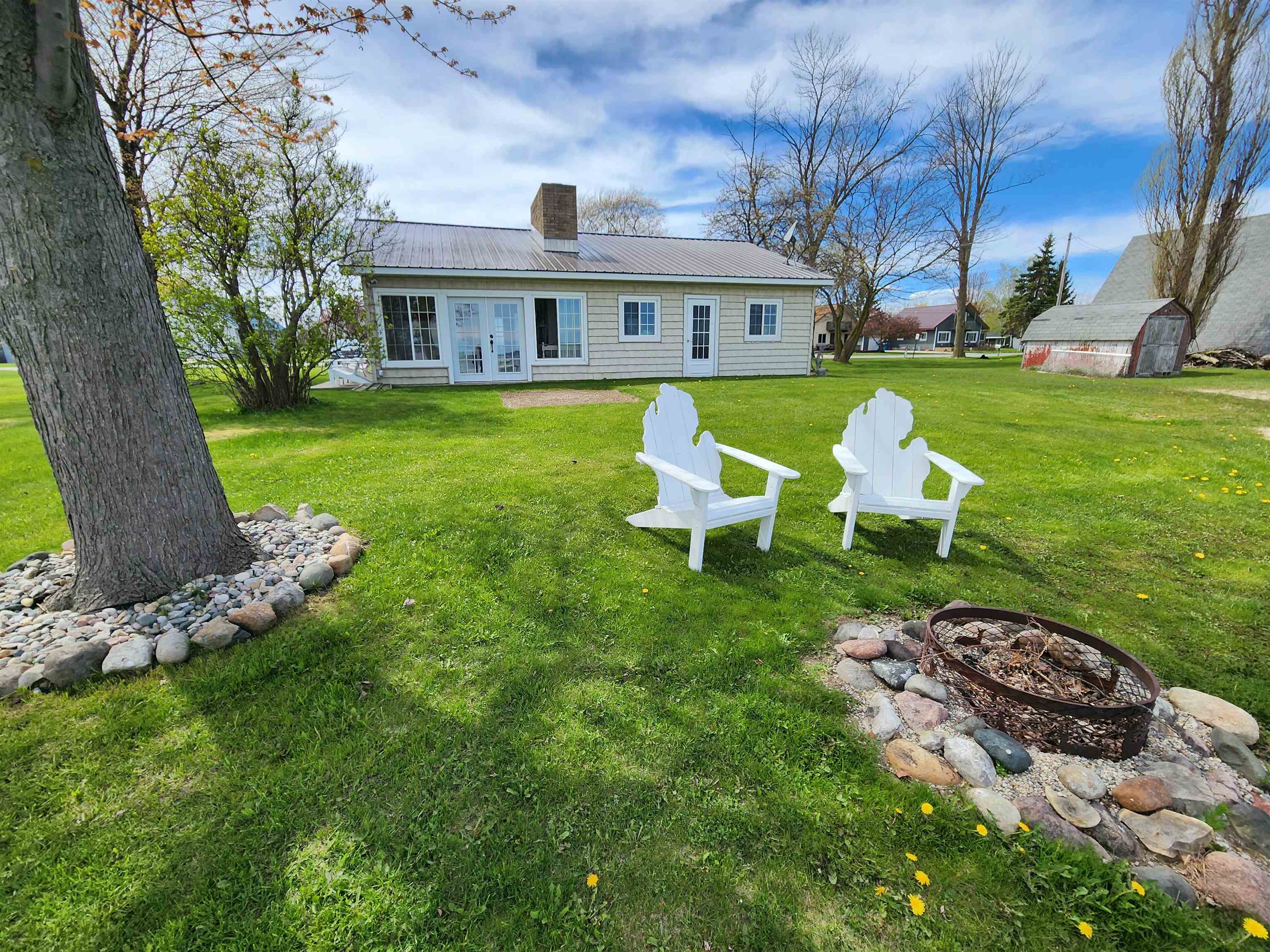 5816 Avalon Road Pinconning, MI 48650 - Photo 2 of 54