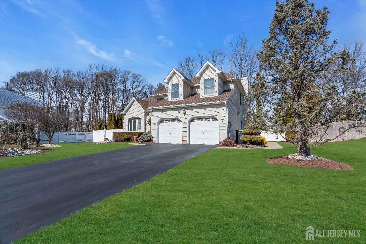 14 Daniel Place Old Bridge, NJ 07747 - Photo 3 of 38 a front view of a house with garden