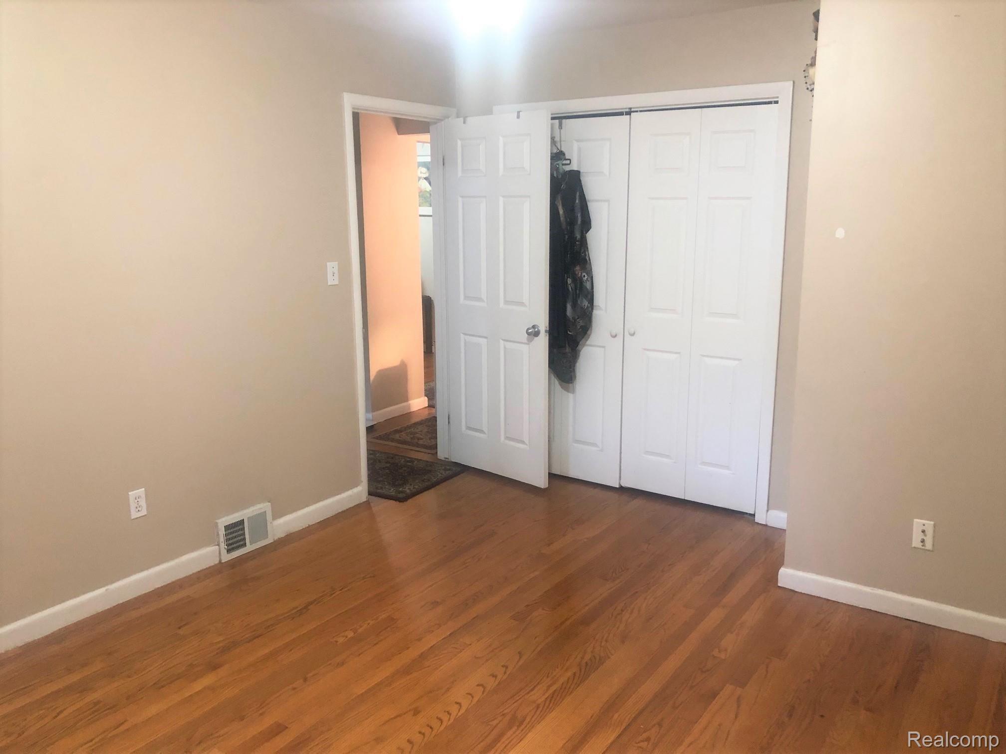 3625 Rockingham Road Royal Oak, MI 48073 - Photo 18 of 35 IMG_9756.jpg