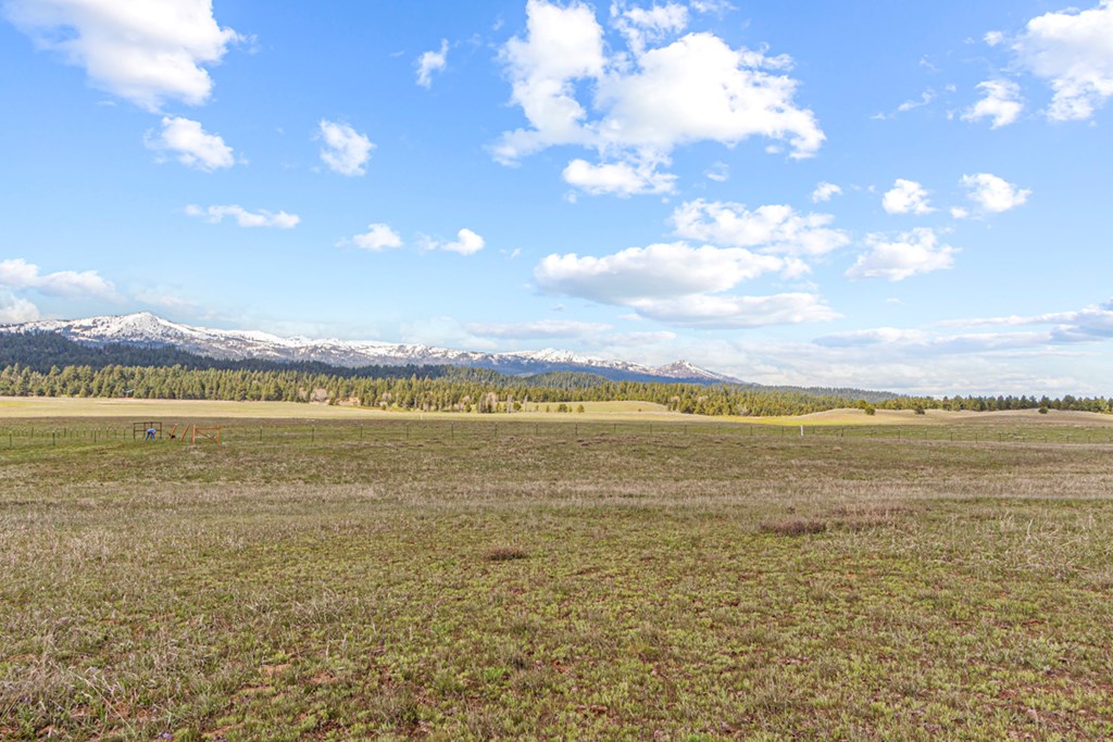 32 Philadelphia Lane, Unit 9 Cascade, ID 83611 - Photo 12 of 15 West Mountain Range