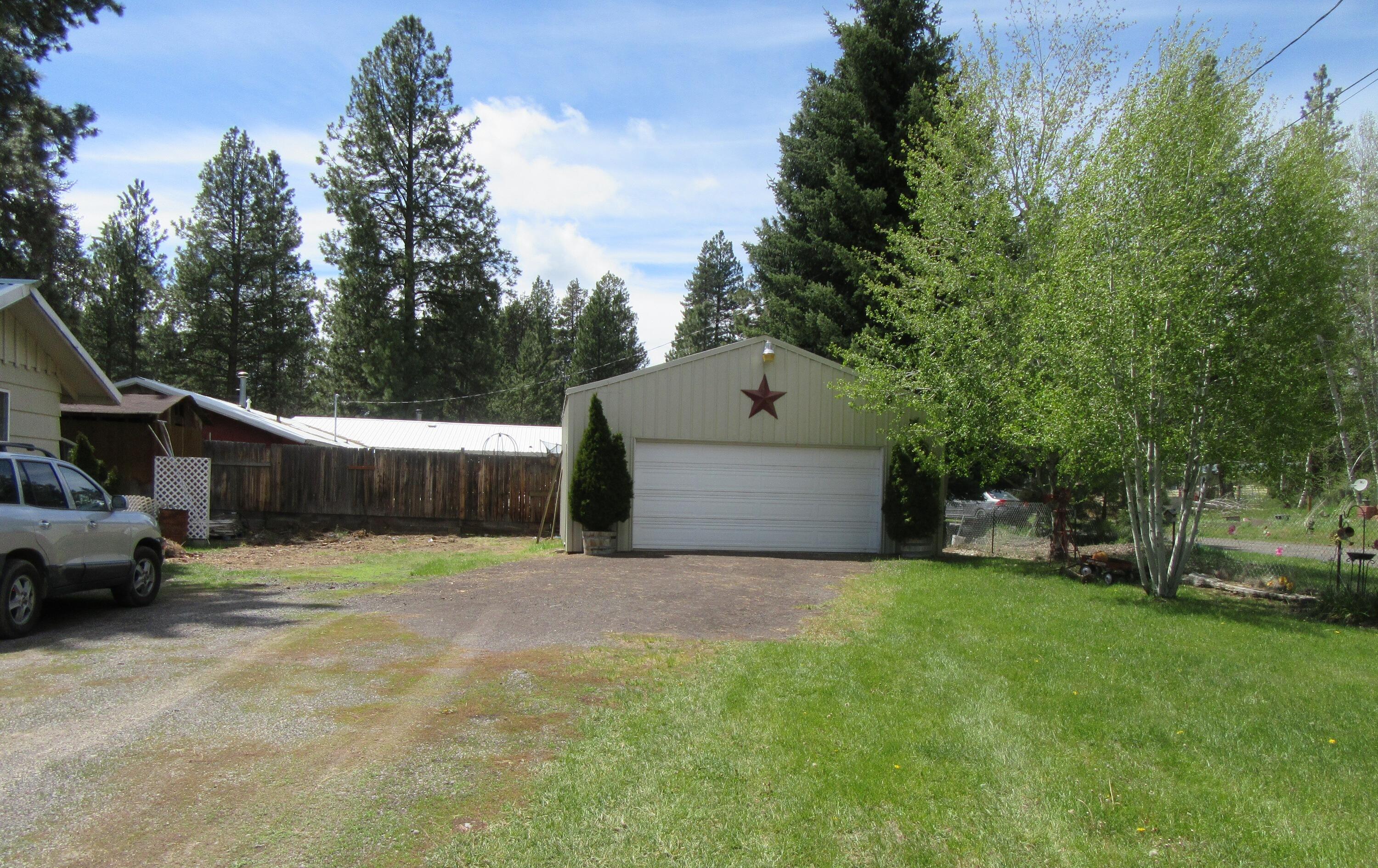 610 Applegate Avenue Chiloquin, OR 97624 - Photo 3 of 28 Garage shop driveway
