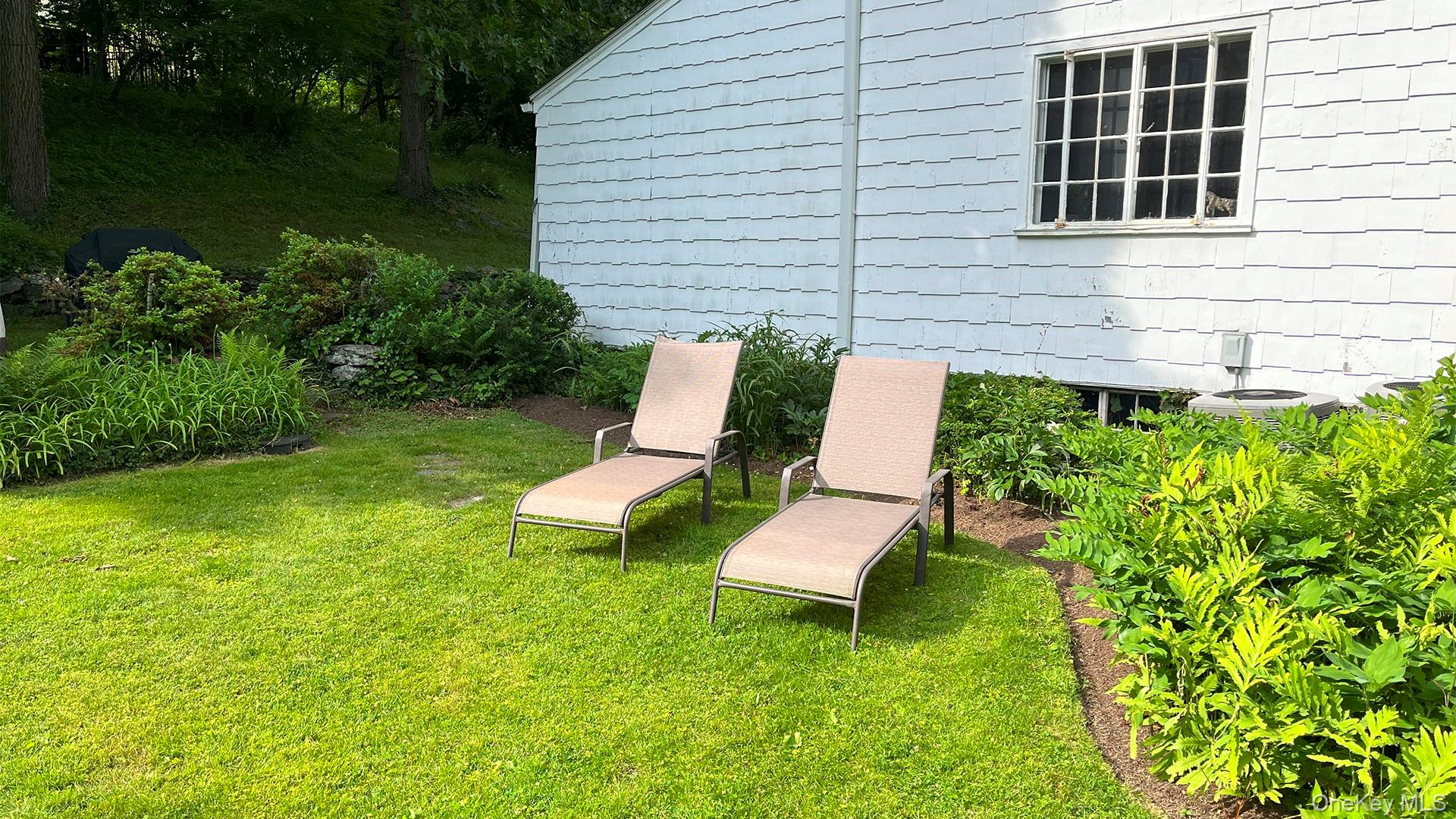 8 Holly Lane Rye, NY 10580 - Photo 20 of 27 Lovely private garden