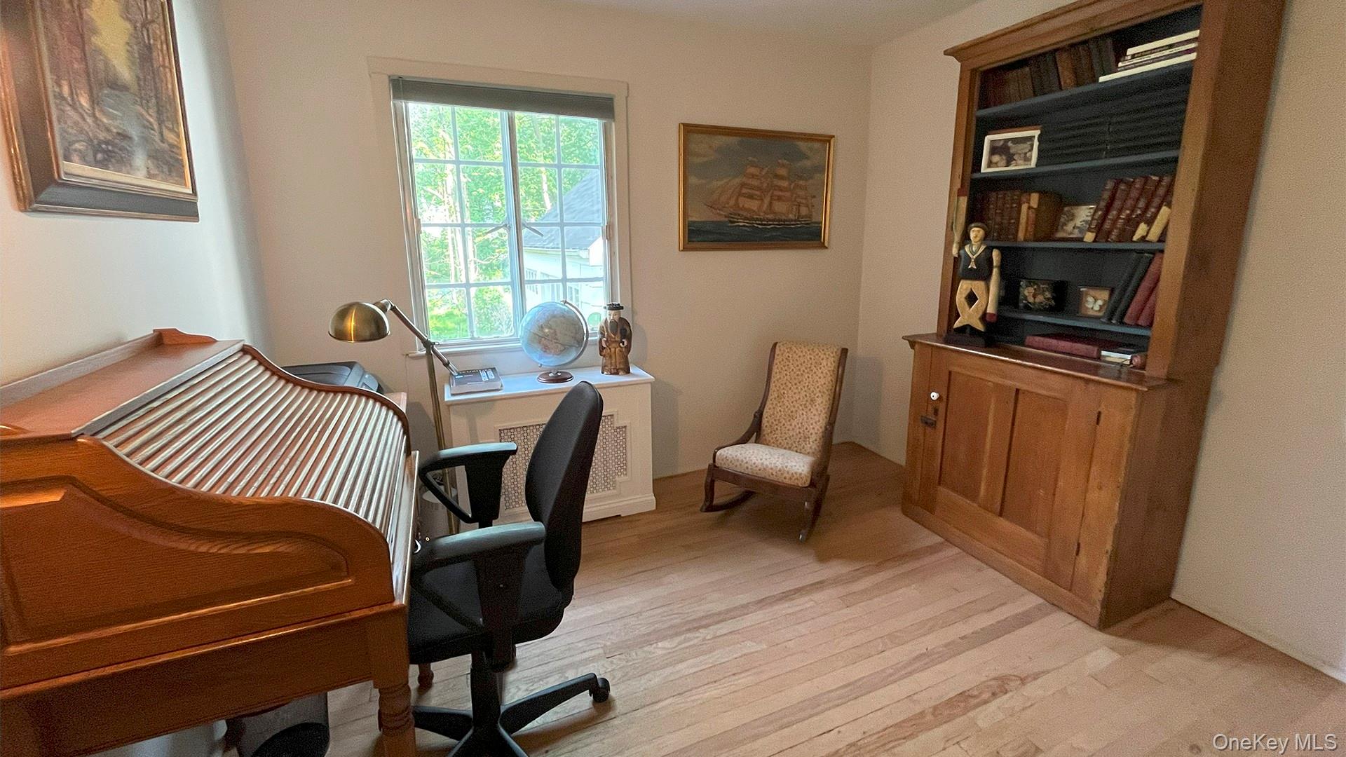 8 Holly Lane Rye, NY 10580 - Photo 9 of 27 Flexible home office space on 1st floor