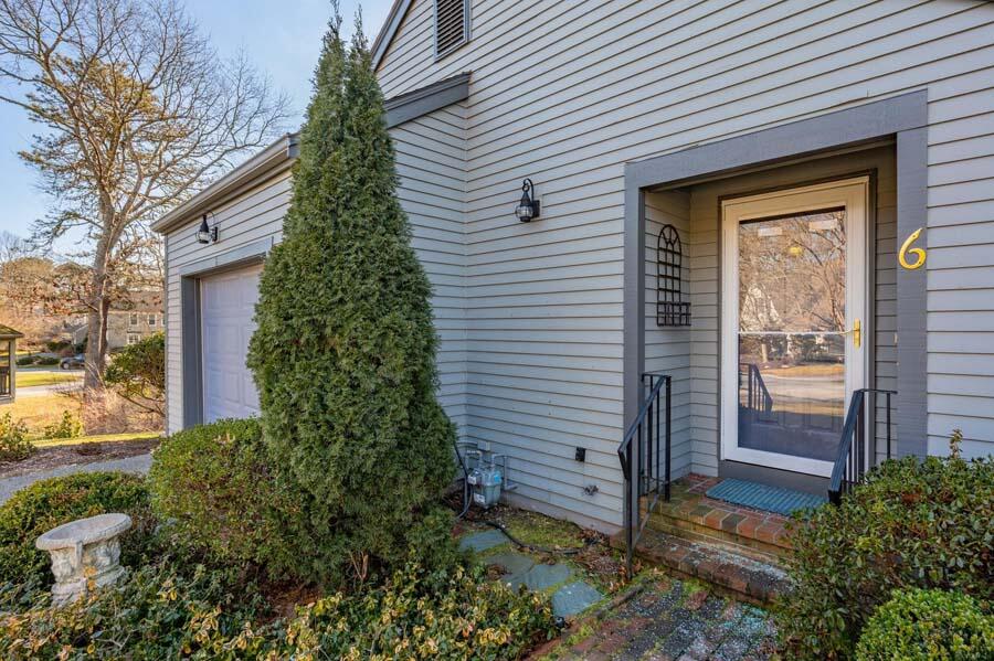 6 Darby Point Mashpee, MA 02649 - Photo 3 of 41 20240118194055310070000000-o