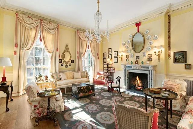 a view of a livingroom with furniture