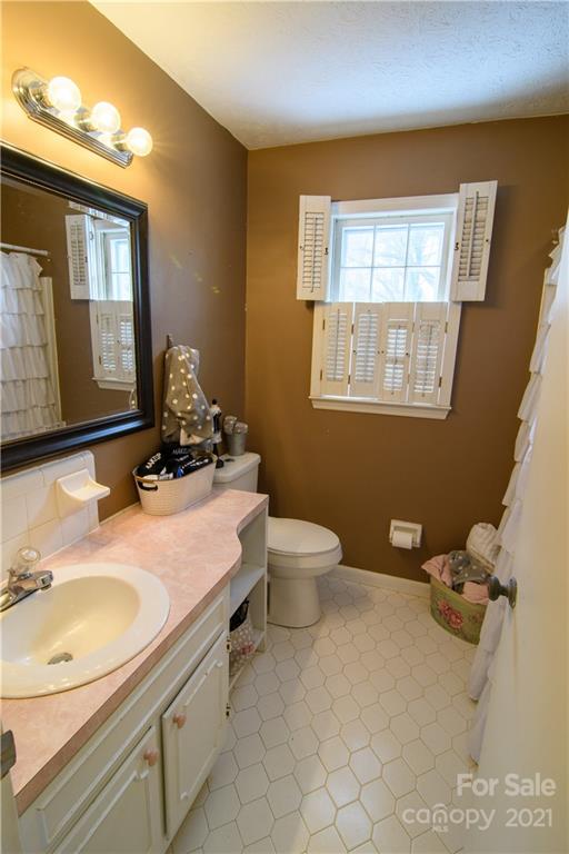 1103 North Rugby Road Hendersonville, NC 28791 - Photo 17 of 18 Gallery Image 17