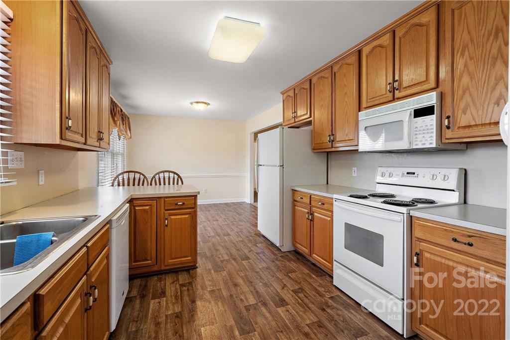 585 Windy Hill Road York, SC 29745 - Photo 16 of 38 a kitchen with stainless steel appliances granite countertop a stove a sink and a refrigerator