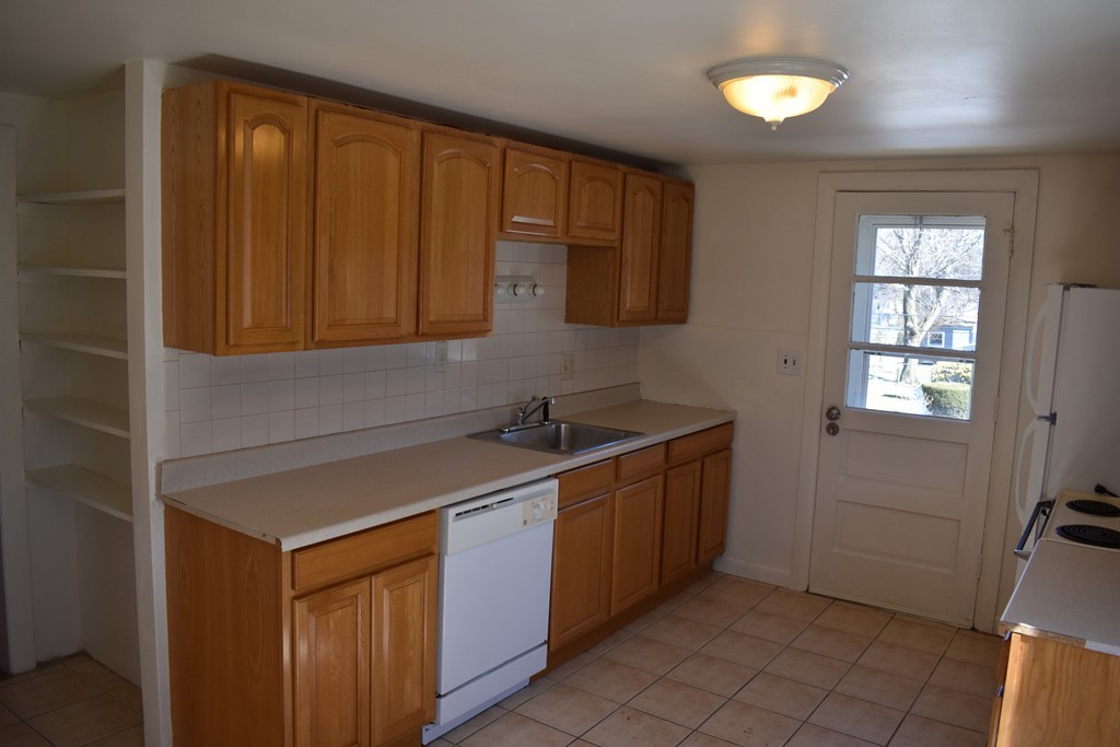 3 Antrim Road Framingham, MA 01701 - Photo 10 of 30 Gallery Image 10