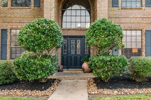 a house view with a outdoor space