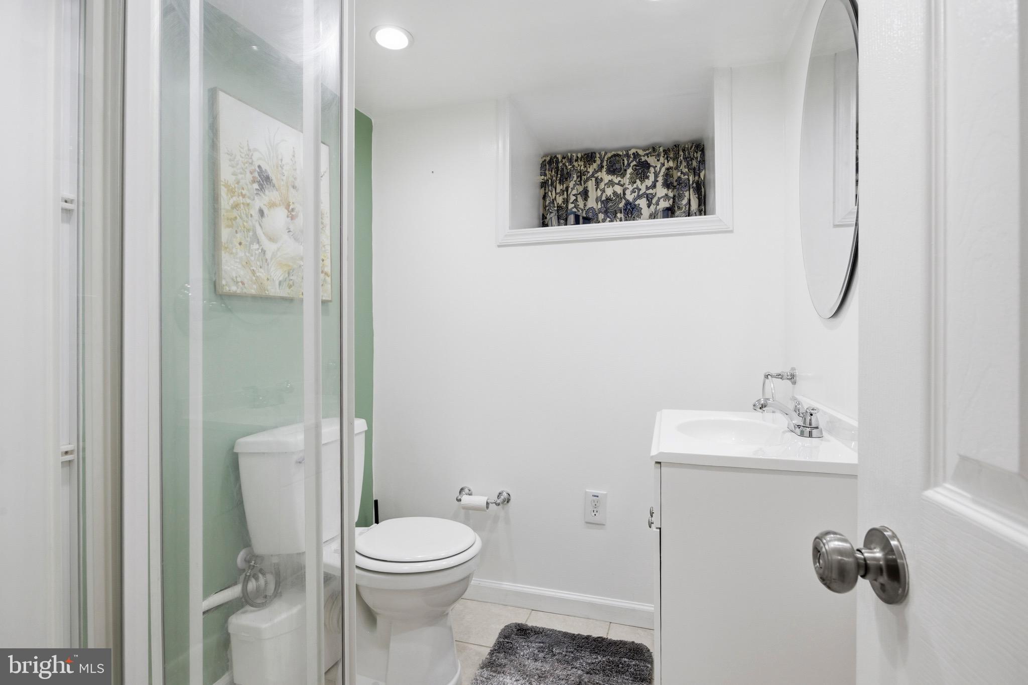 277 Ballymore Road Springfield, PA 19064 - Photo 27 of 34 a bathroom with a toilet sink and mirror