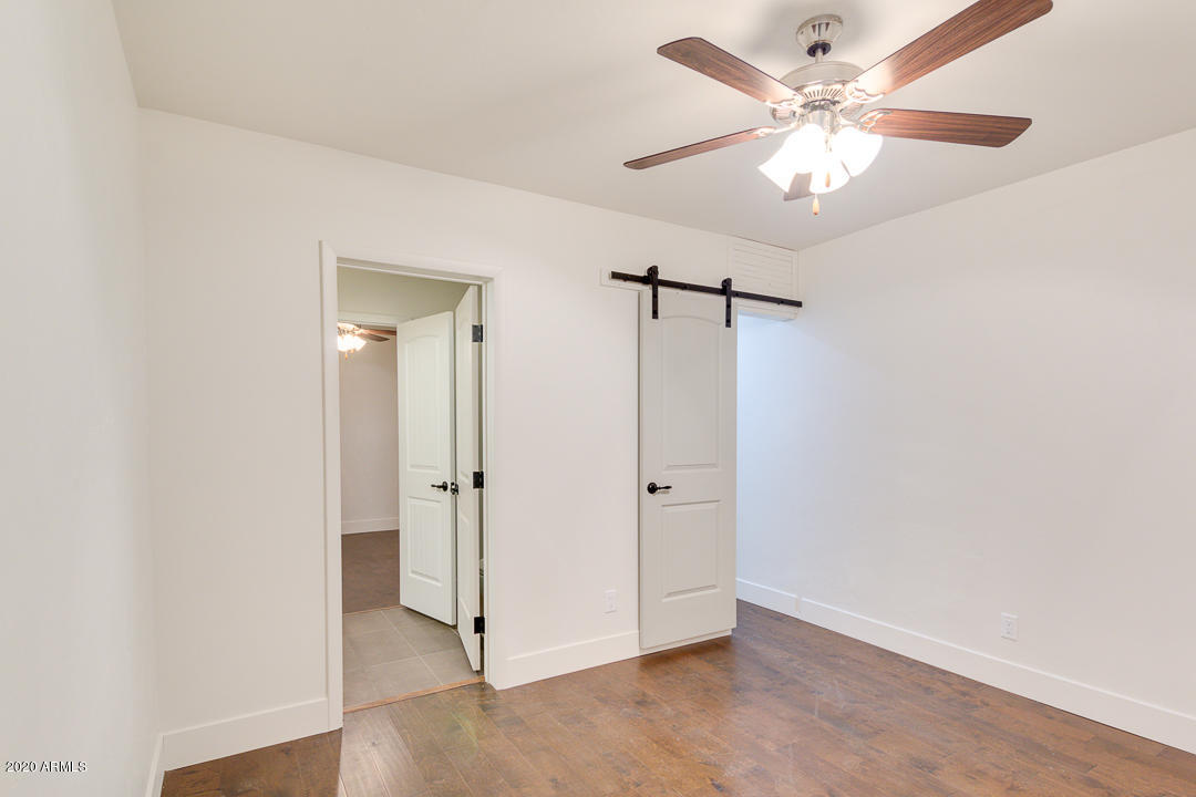 5323 North 6th Street Phoenix, AZ 85012 - Photo 27 of 48 Secondary bed with walk in