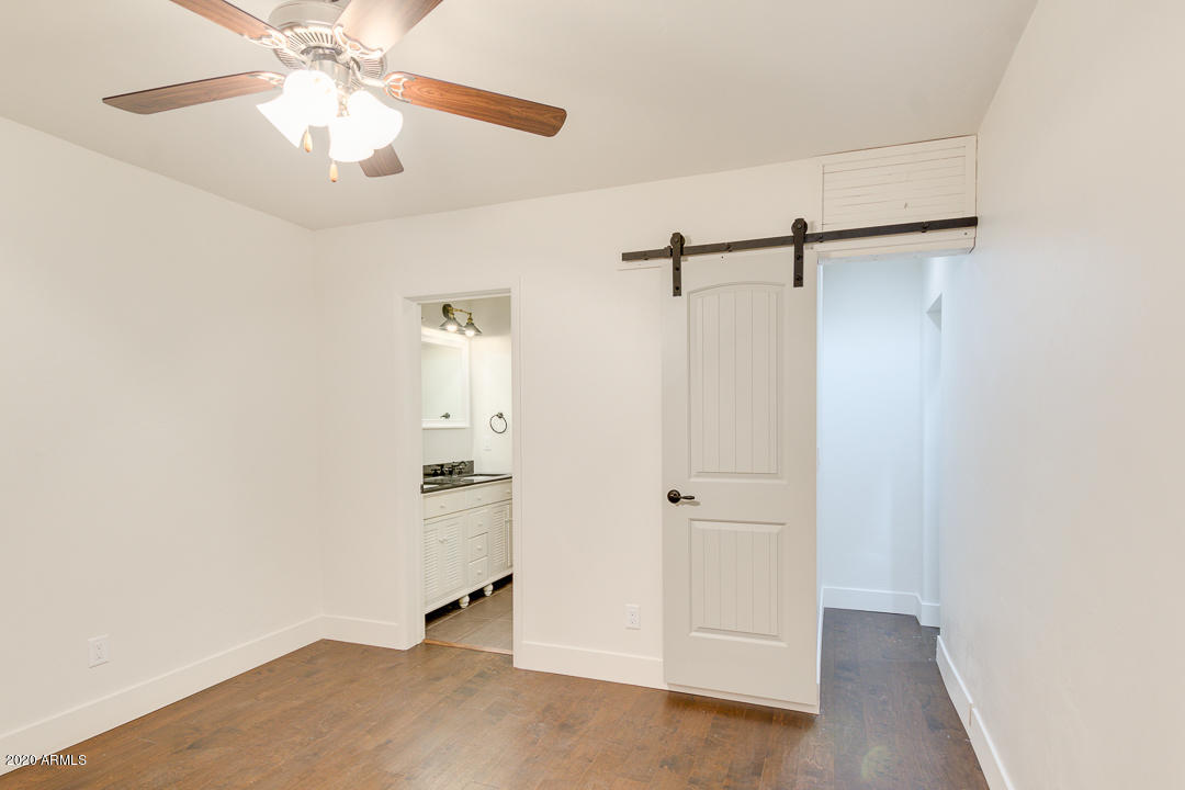 5323 North 6th Street Phoenix, AZ 85012 - Photo 28 of 48 Secondary bed with walk in